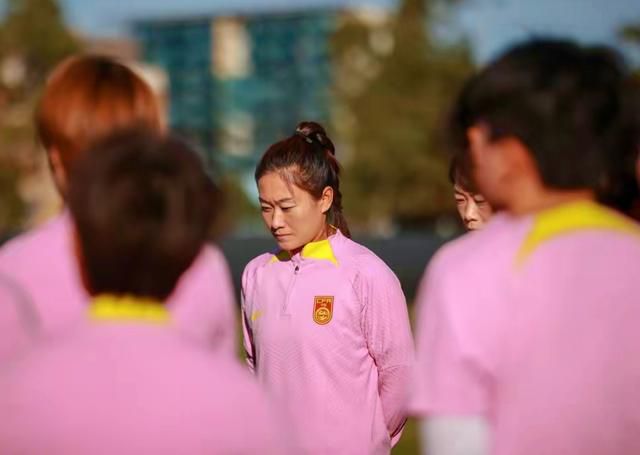 主演詹妮弗·劳伦斯、利亚姆·海姆斯沃斯、乔什·哈切森、伊丽莎白·班克斯等出席。