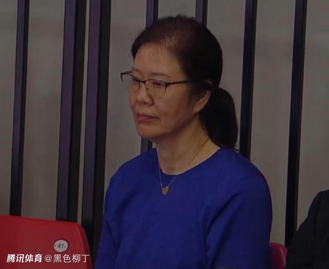 伦敦华语电影节闭幕：范冰冰致敬王妃 黄奕华贵 2013-12-10 当地时间12月10日，2013伦敦国际华语电影节在肯辛顿宫迎来最后的狂欢，闭幕酒会上星光熠熠、热闹非凡。