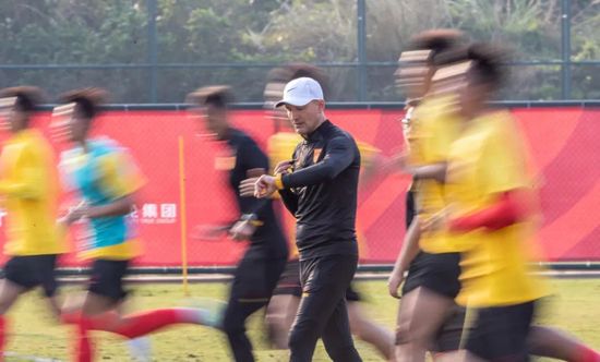 《中国医生》单日票房4156万，连续11天蝉联日榜冠军。