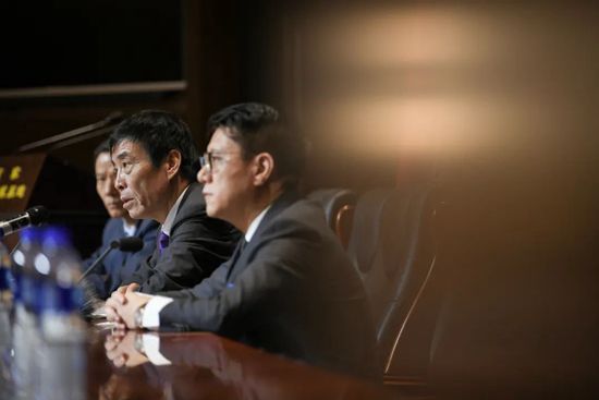 在《东北警察故事3》中，她不仅成功塑造了一个气场强大、狠辣果决的反派形象，更在打斗戏中展现出扎实的功底，其人物塑造与动作表现均获得了洪帆