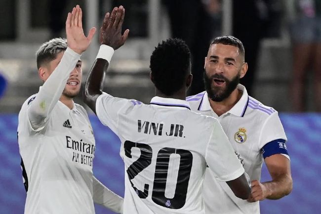 陈佩斯和朱时茂这对曾经的春晚“黄金搭档”也出现在这份名单中，并曝料称二人将合演小品《猪联璧合》。