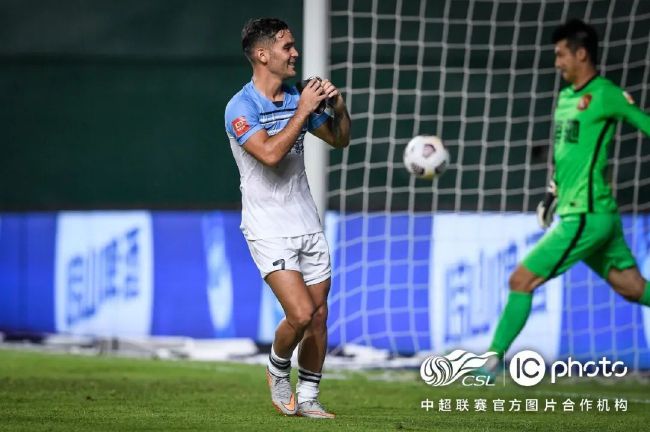 李敏镐晒合照 与孔孝真贴贴 2023-02-08 日前，韩国首部以宇宙航天站为背景的500亿大制作爱情喜剧《问问星星吧》宣布杀青，主演李敏镐也在个人社交账号连发贴文，分享了与多位主创的拍立得合照。