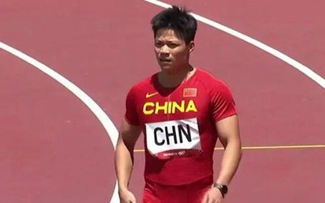 该片聚集了严正花、文素利、赵敏秀等韩国40岁年龄段的代表女演员，导演权七仁曾经也 《法官老爹》曝光新海报 小唐尼西装革履英气逼人 2014-08-28 由小罗伯特·唐尼、奥斯卡影帝罗伯特·杜瓦尔主演的剧情片《法官老爹》曝光了一款新海报，背景为肃穆庄严的法庭。