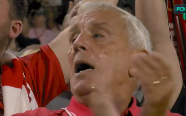甜茶分享生活照 接受检疫模样乖巧