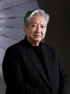 而另一对夫妻则由奥斯卡·伊萨克、凯 黑色喜剧《怒呛人生》曝预告 路怒症男女疯狂复仇 2023-03-16 近日，网飞和A24合作推出的黑色喜剧《怒呛人生》发布预告，影片由史蒂文·元、黄阿丽主演，李成真(《抹去重来》《说唱王戴夫》)、杰克·施莱尔、宮崎光代联合执导。