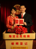 现实题材电影一旦重情绪多于重故事，就容易产生悬浮感，使得现实题材不现实，进而让观众无法共情。