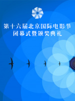 片段中，小狗和机器人伴随影片主题曲《September》的响起，双方默契十足欢快共舞的美好画面也成了观众观影中最温馨的场面。