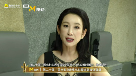 杨子此前已经承认与黄圣依结婚生子，这次被记者拍 杨幂“奶牛装”与男子热聊 疑因辛苦发际线上移 2013-06-13 日前杨幂现身上海机场，当天她身穿一件蓝白波点上衣现身，颇似奶牛装。